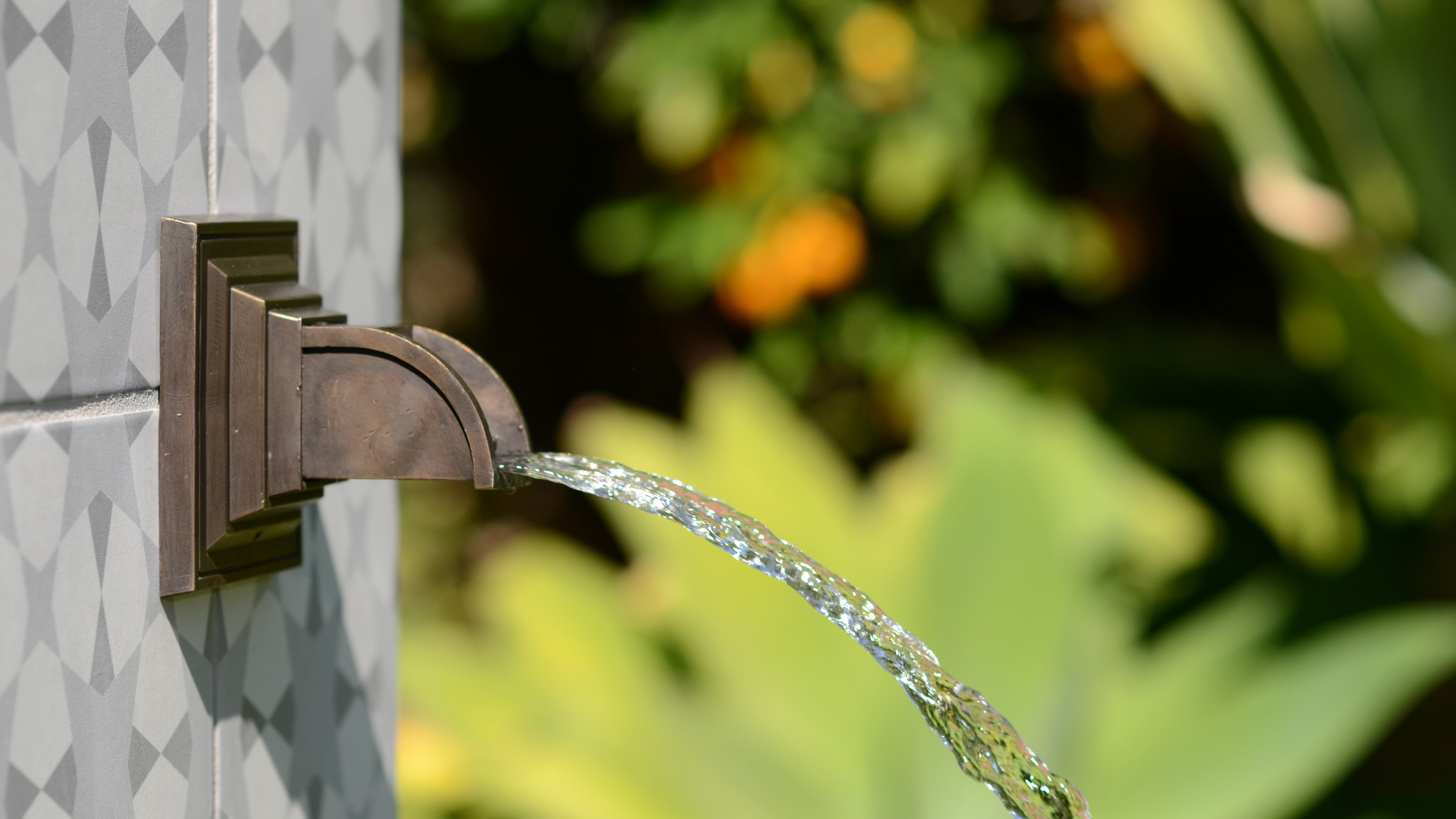 Kepik bronze fountain spout