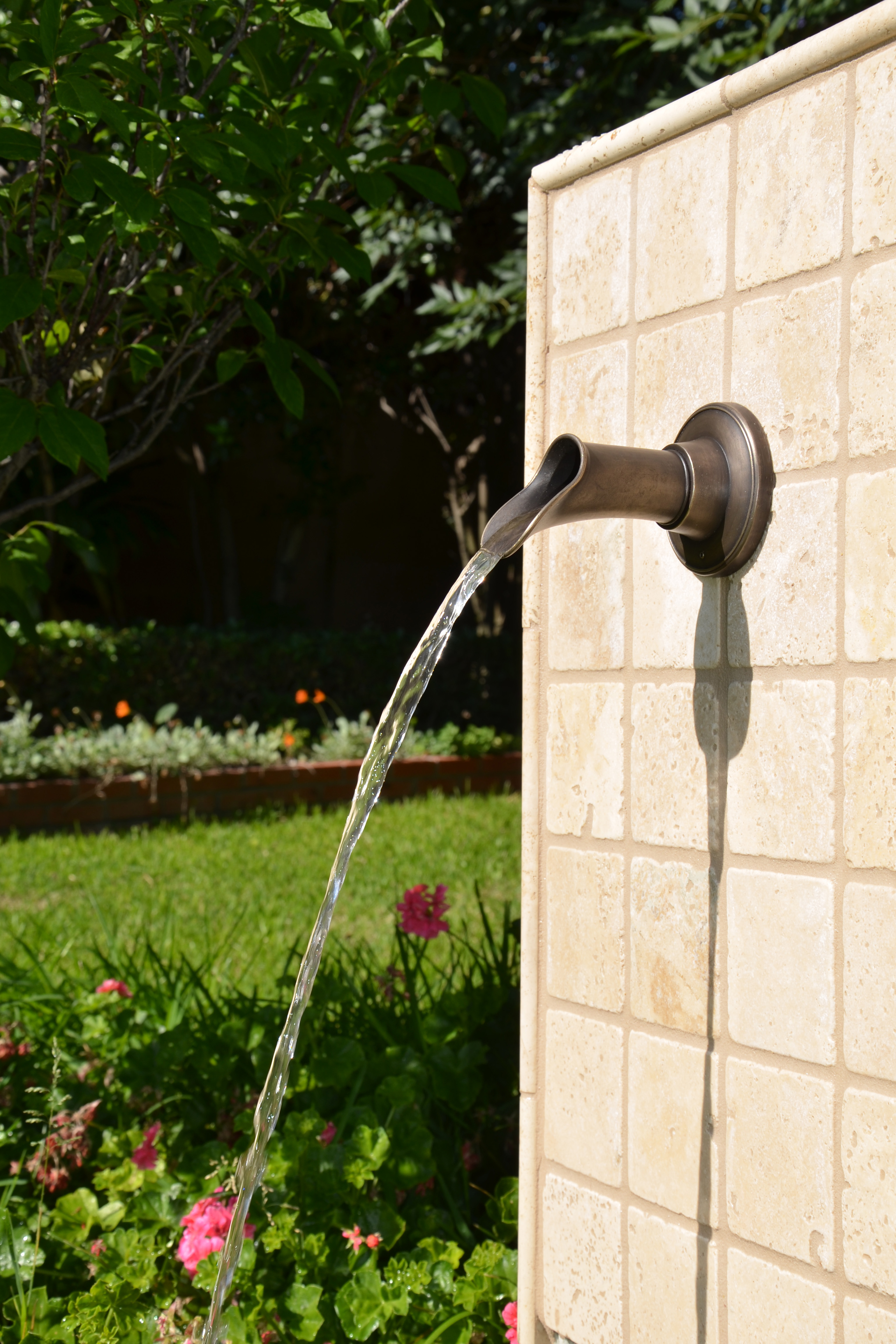 A moderate water flow through the small Oona spout