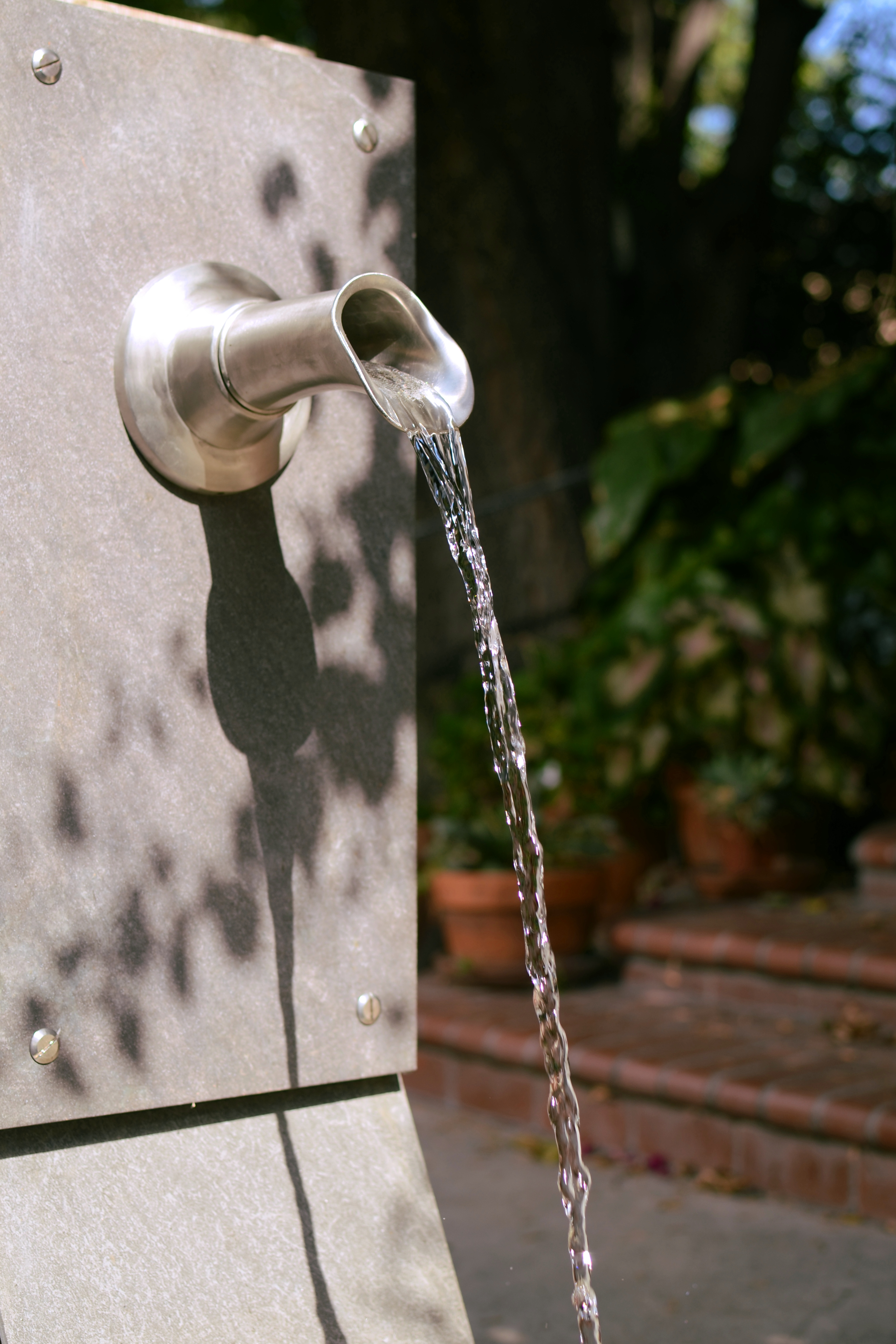 A moderate water flow through the Stainless-Oona spout